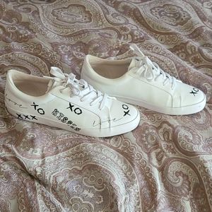 Dino logo lace up sneakers
